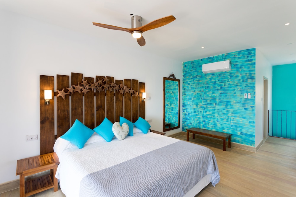 True Blue Bay Resort 12/75