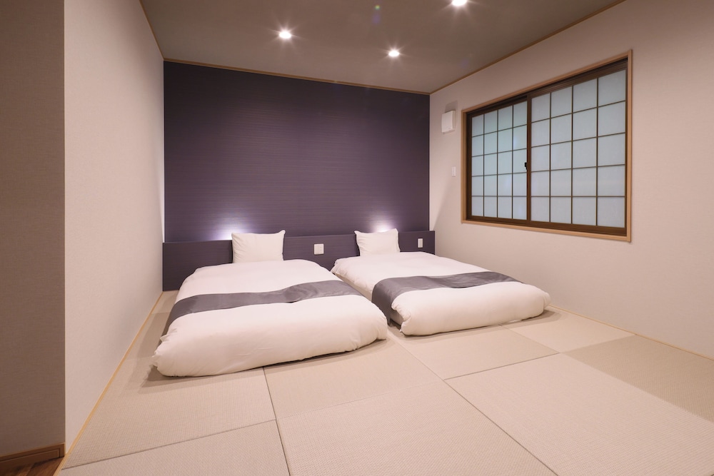JAPANESE WESTERN, BATHTUB