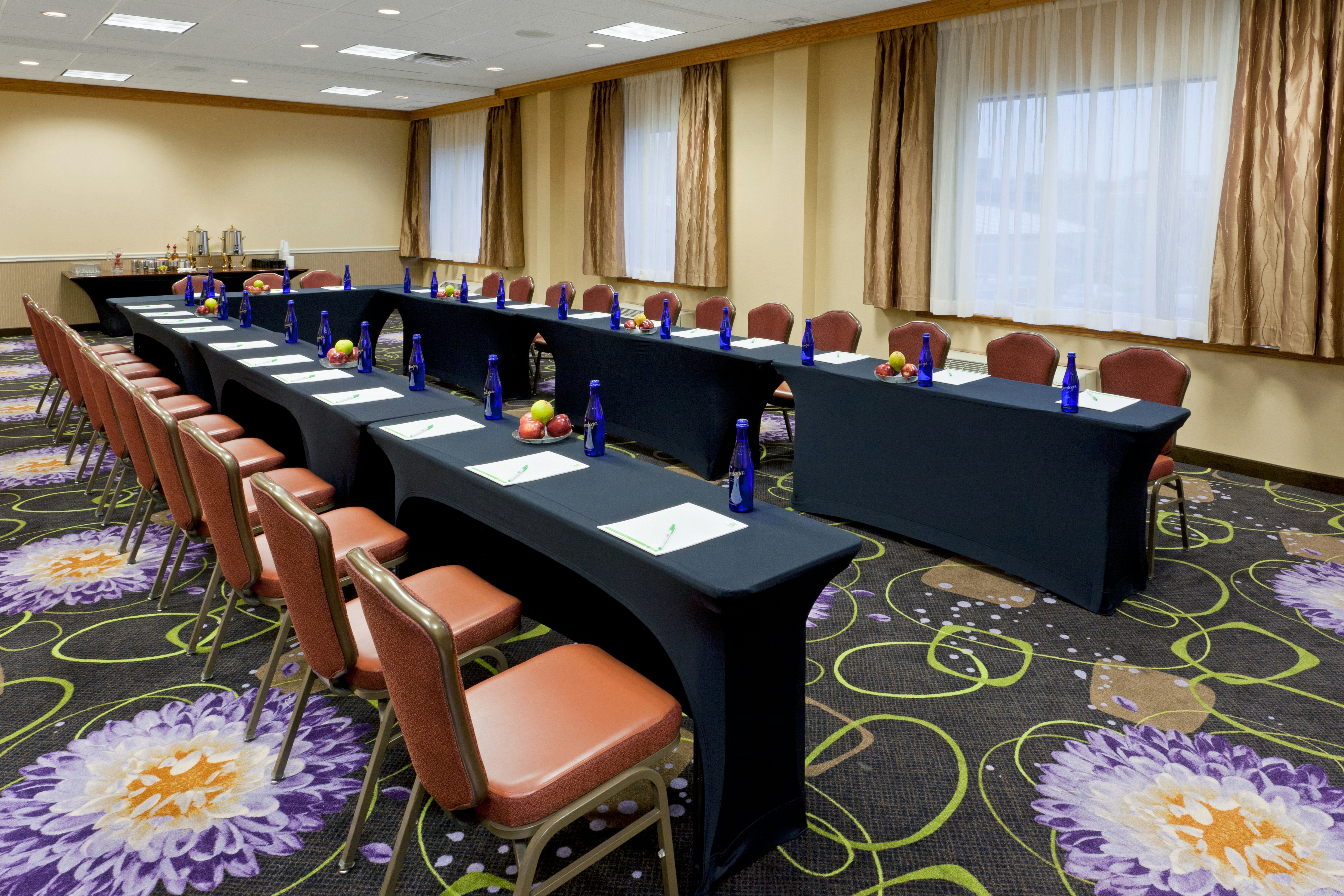 Holiday Inn Clark Newark Area Formerly Crowne Plaza Clark 48/54