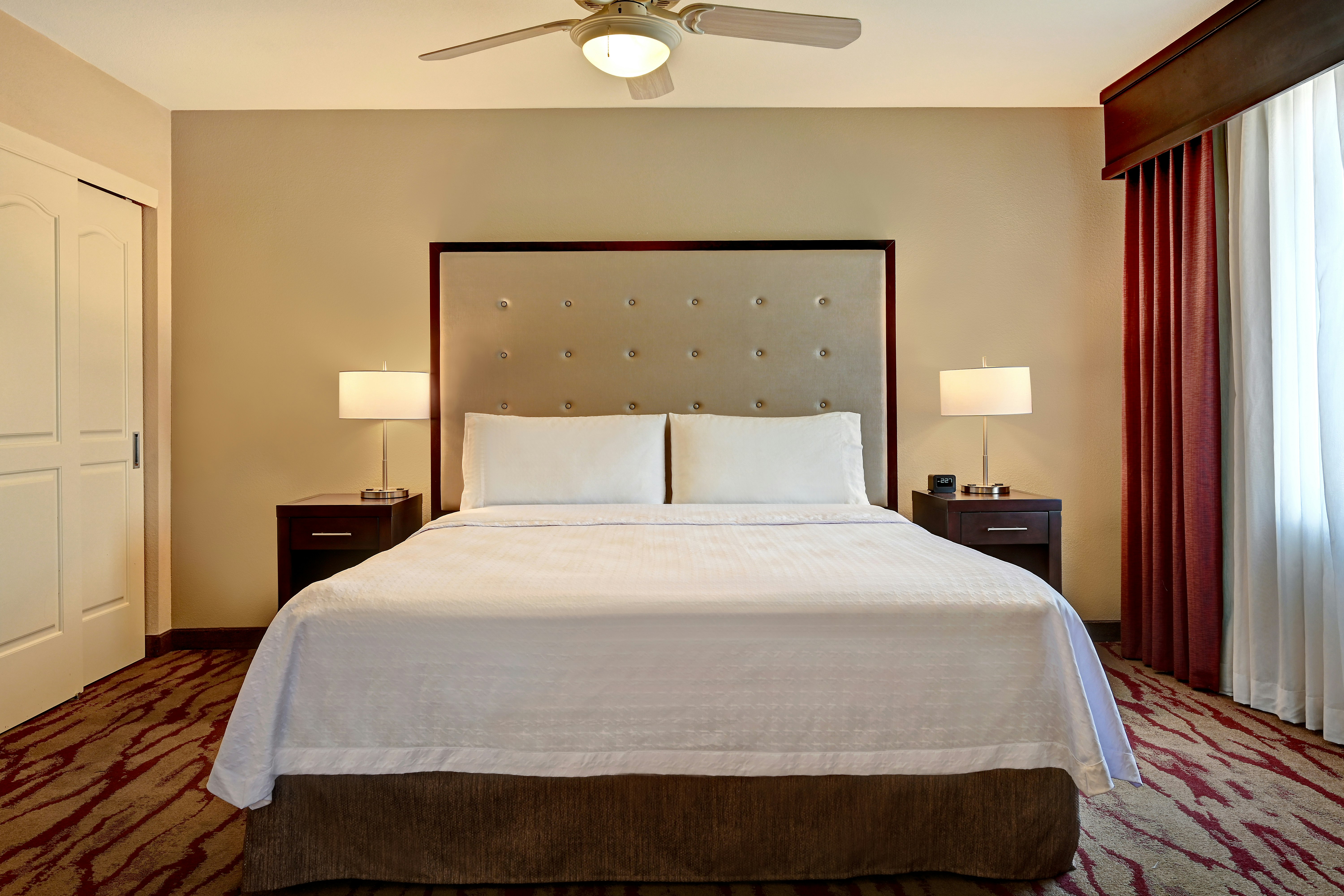 STUDIO, SUITE, KING BED