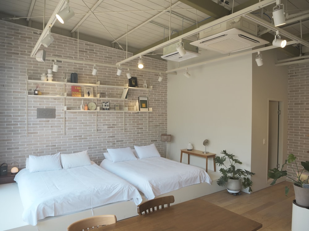 Upflo Hostel 35/60
