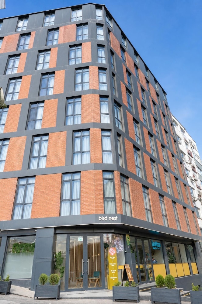 Bird Nest Suites 4/47