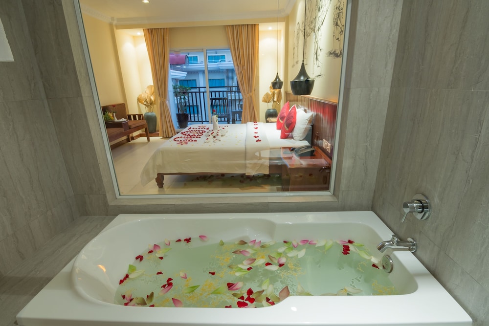 Angkor Holiday Hotel 35/58