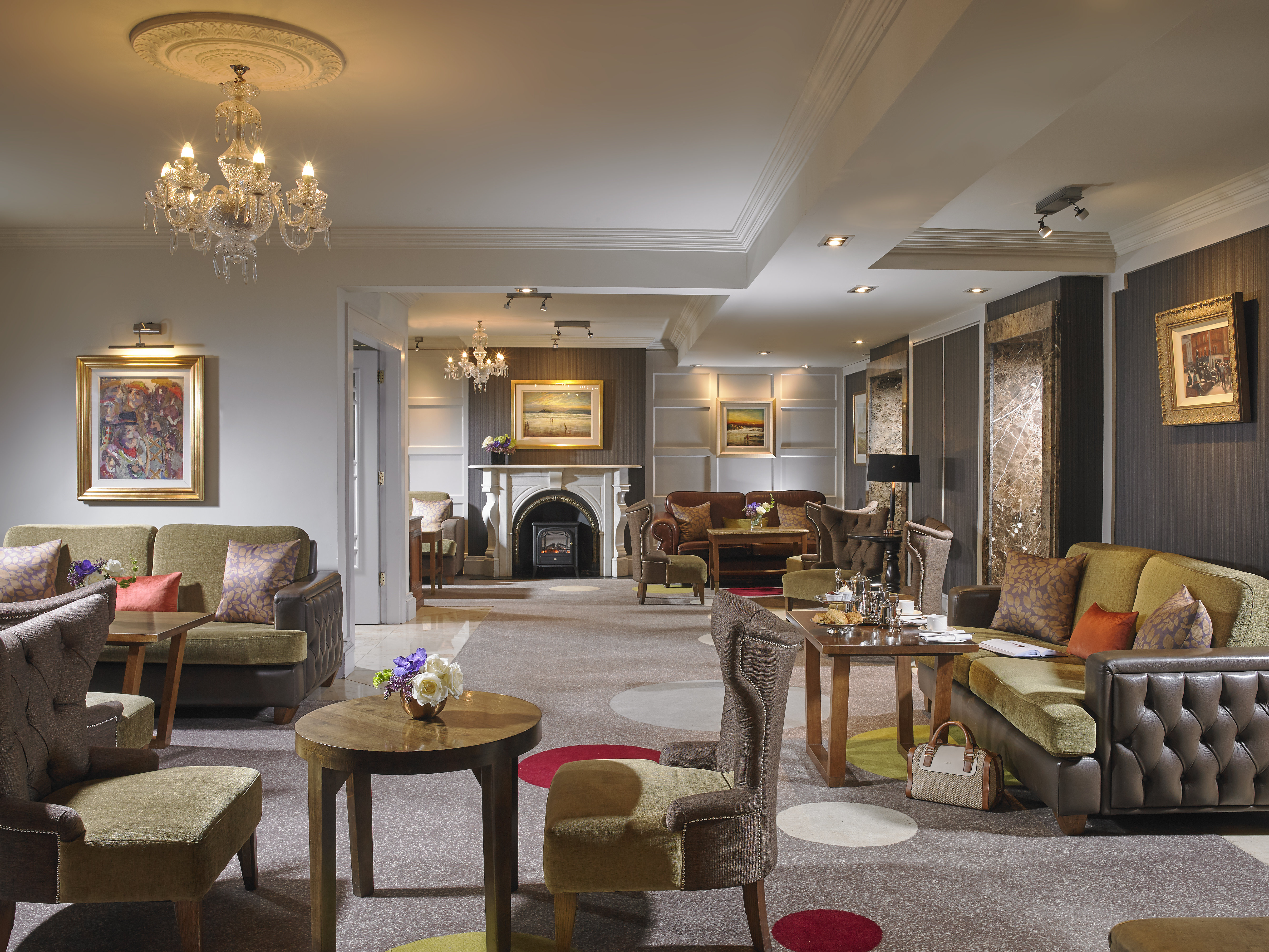Castlecourt Hotel 33/54