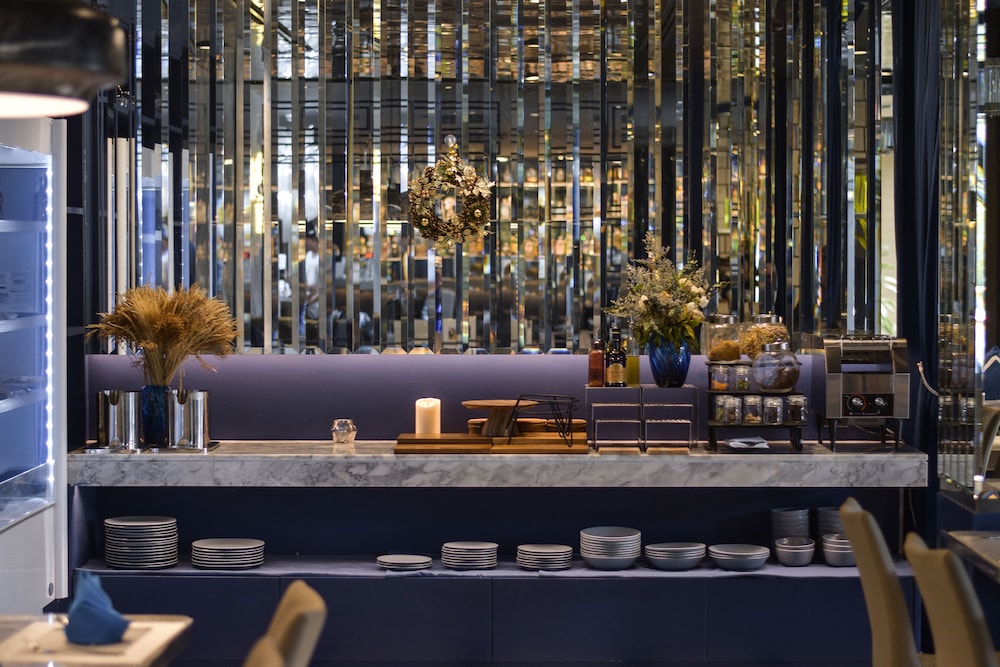restaurant cafeteria