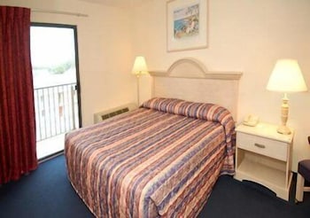 Econo Lodge Inn and Suites Resort Rehoboth Beach 14/42