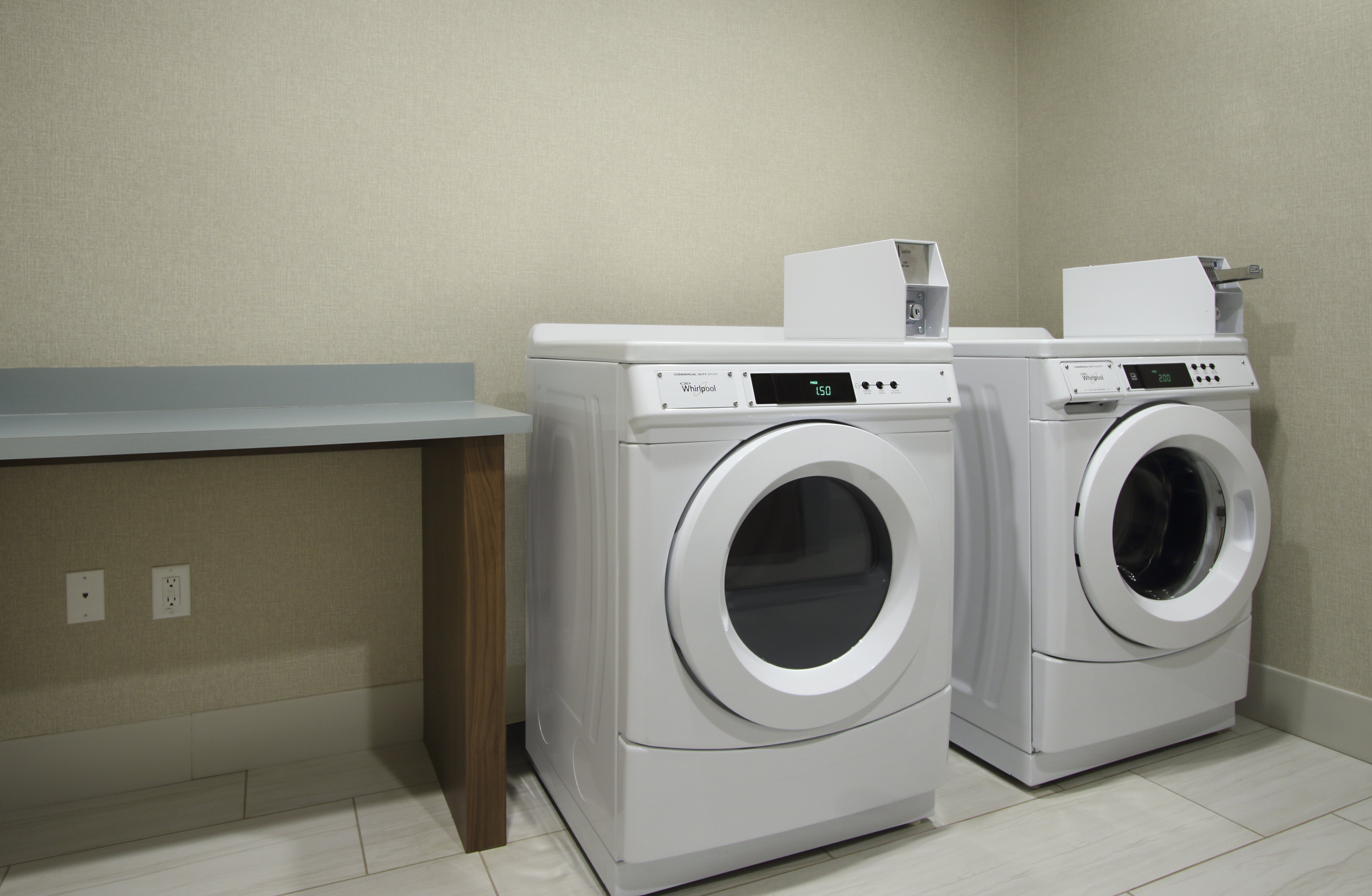 Holiday Inn Express & Suites Dallas-Frisco NW Toyota Stdm 24/52