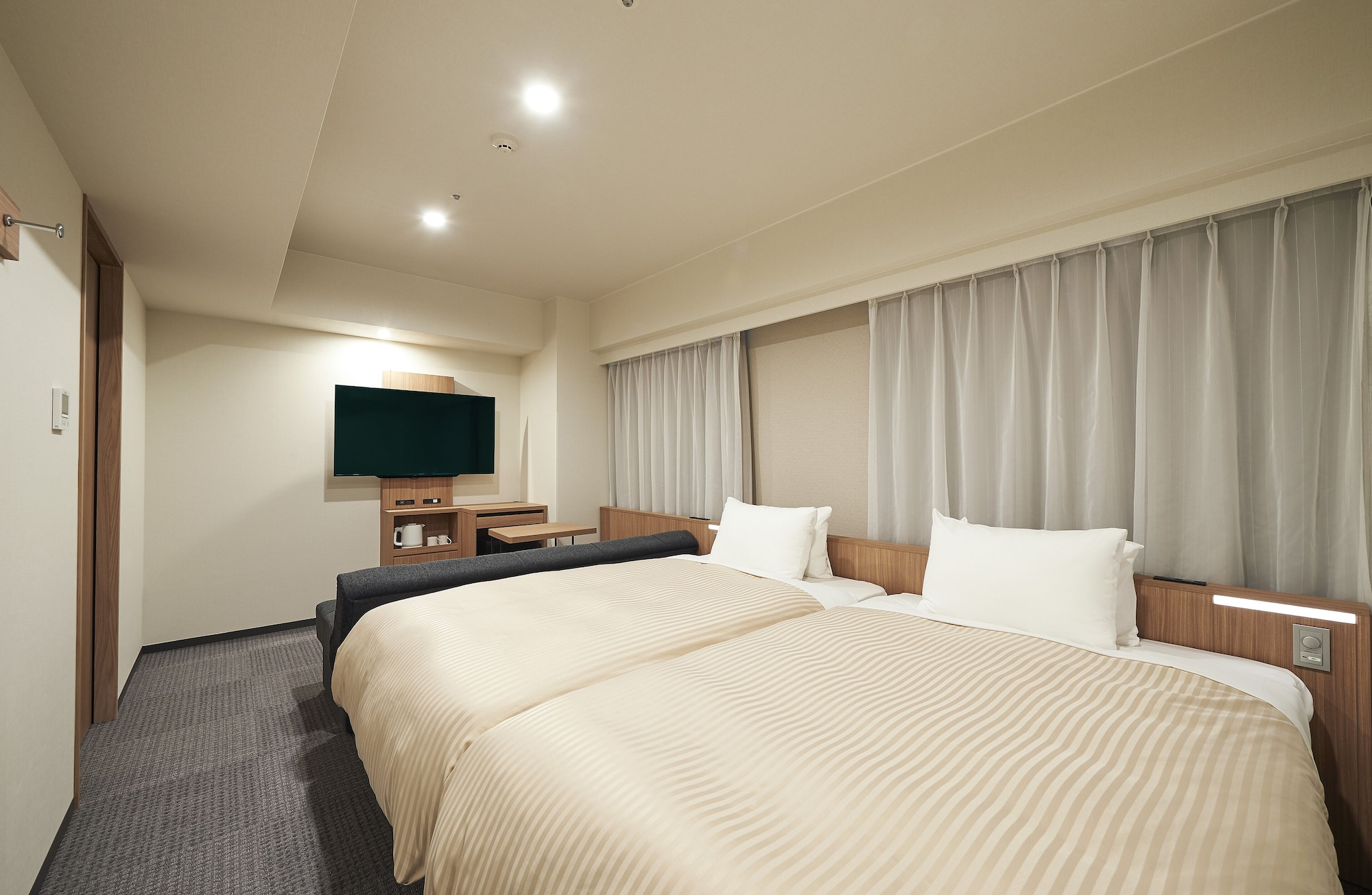 DELUXE, TWIN BEDS