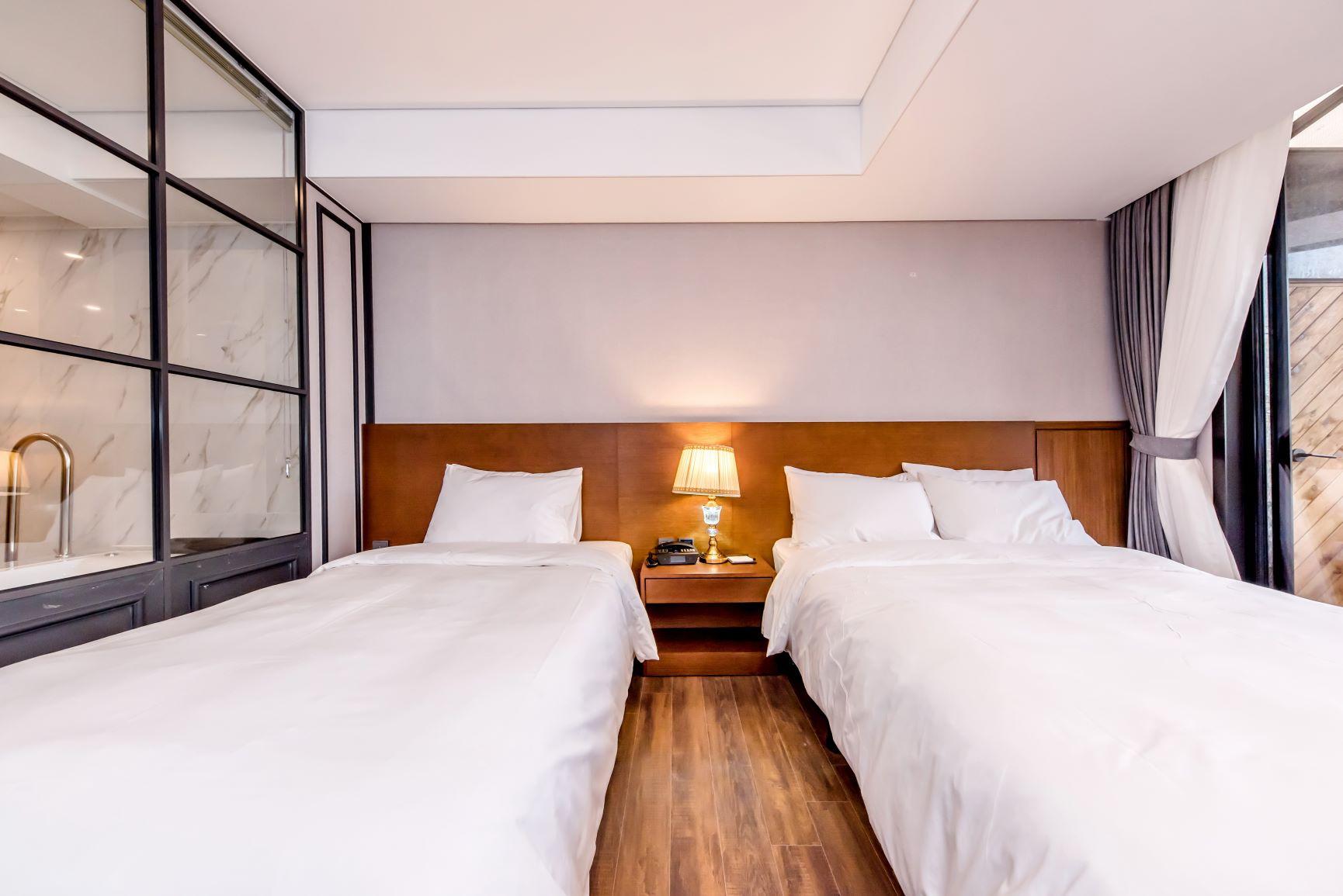 Room, Twin Beds, 1 Queen and 1 Single Bed, Terrace, Infinity Pool Access, Low Floor