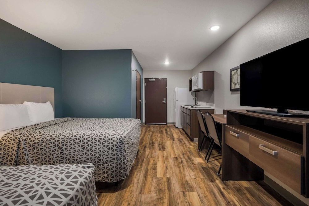 Woodspring Suites Milwaukee - Menomonee Falls 17/27
