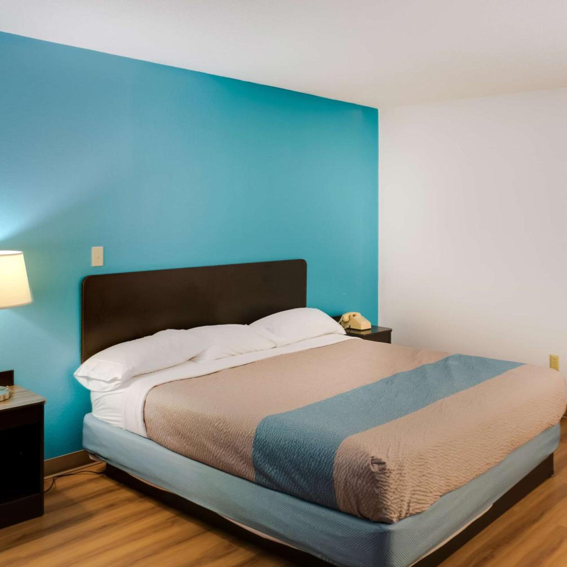 Suite, King Bed, Hot Tub