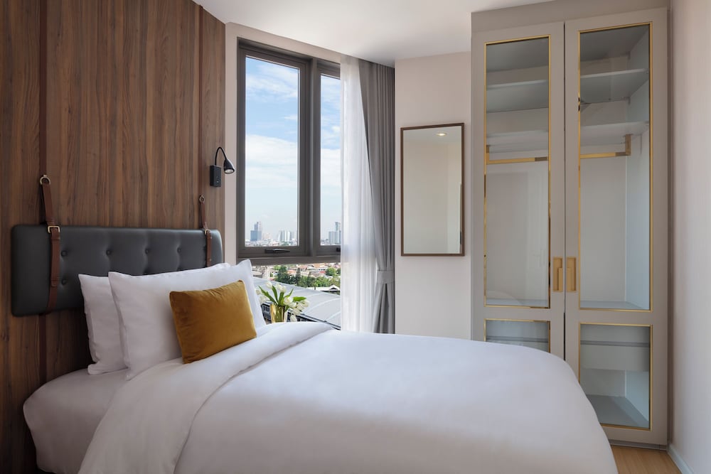 2 BEDROOMS, SUITE