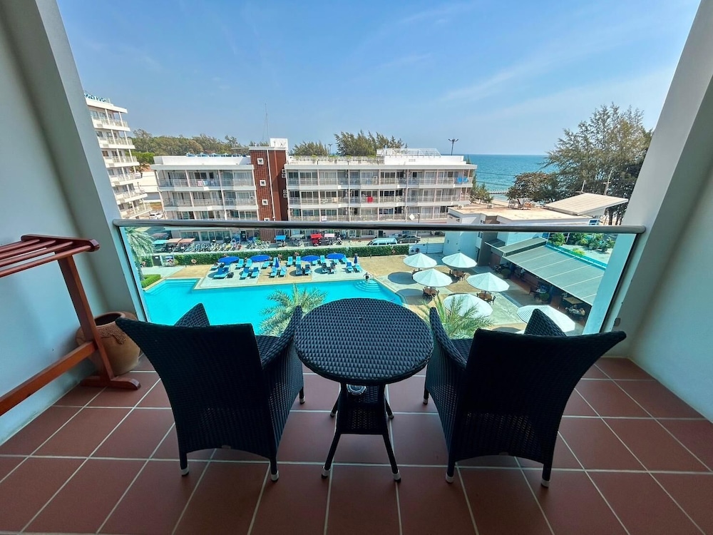 Grandblue Resort 32/70