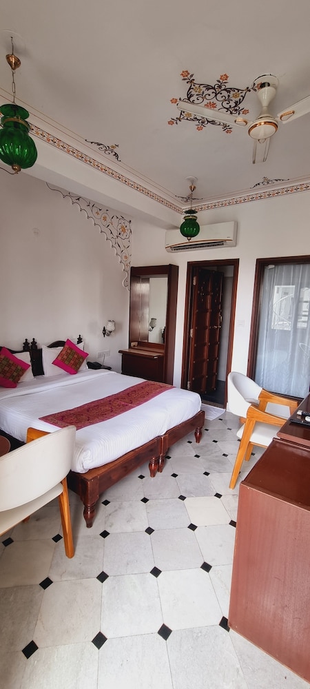 Hotel Darbargarh Udaipur 18/50