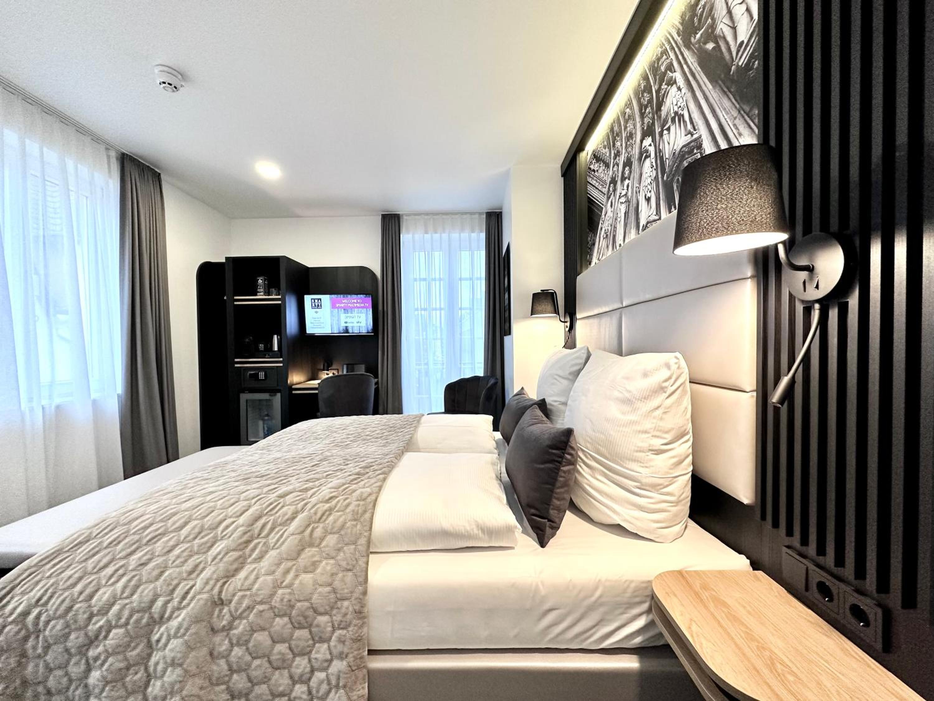 غرفة كبيرة بسرير مزدوج بإطلالة على النهر، Rhein Hotel St.Martin 10/10