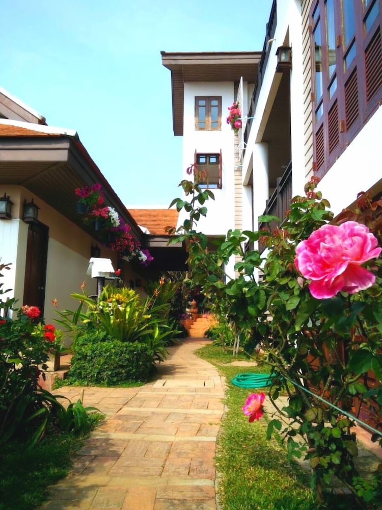 Phumorkdao Resort 40/50