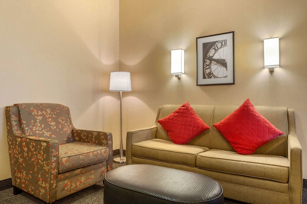 Cambria Hotel Denver International Airport 39/63