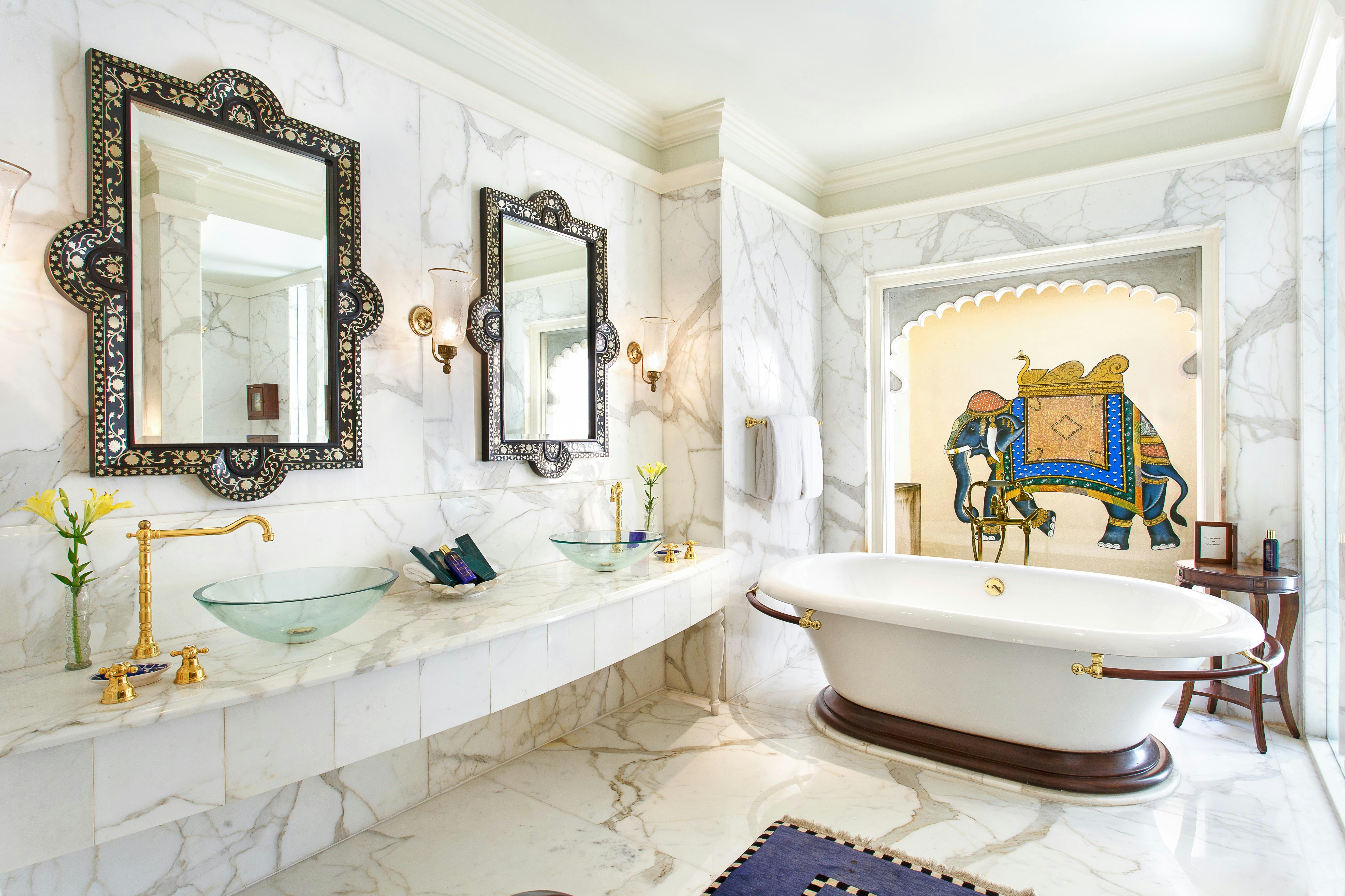 Oberoi Udai Vilas 75/78
