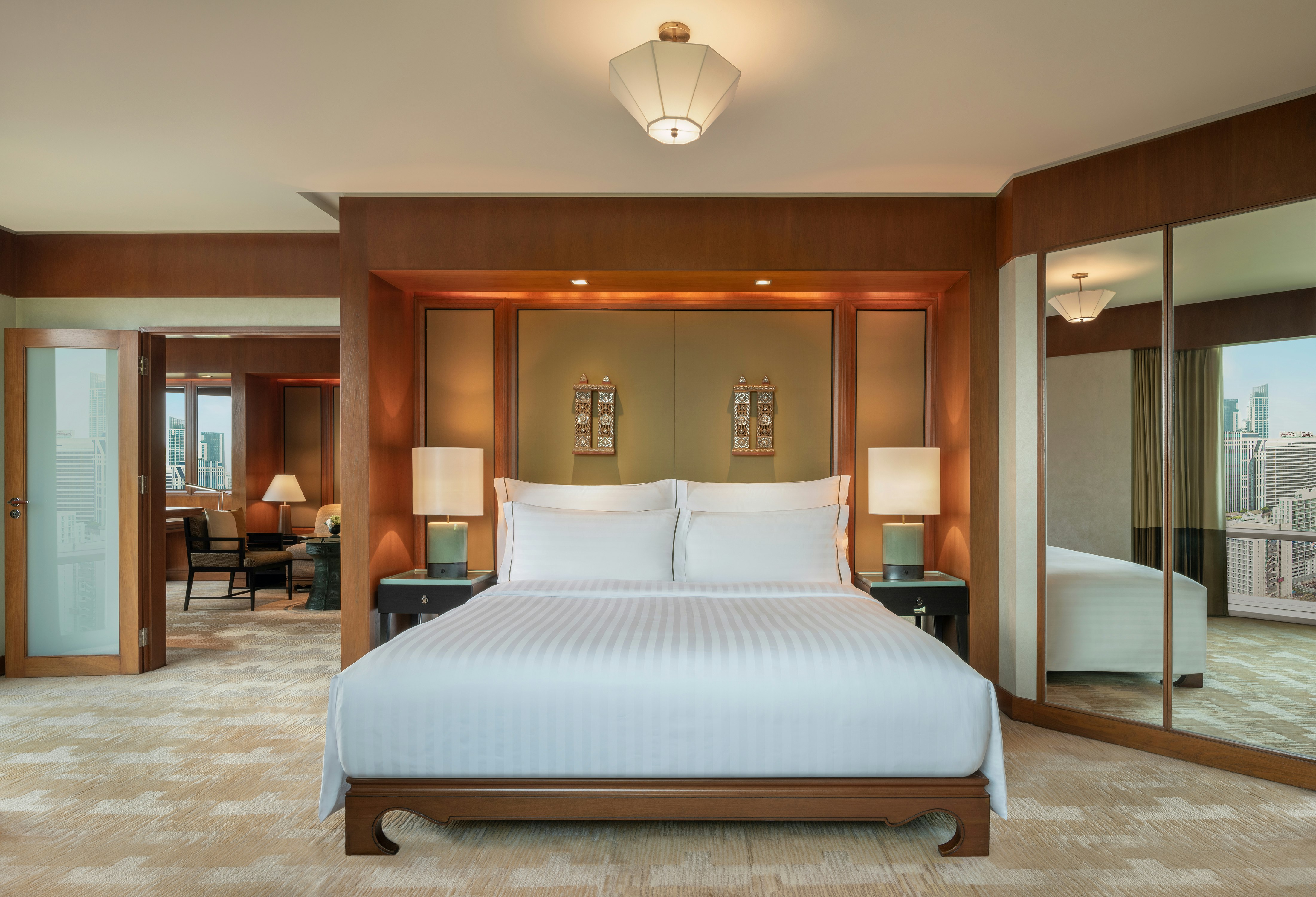 EXECUTIVE, SUITE, KING BED