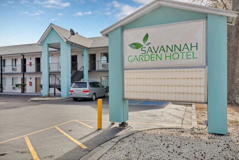 Savannah Garden Hotel 38/41