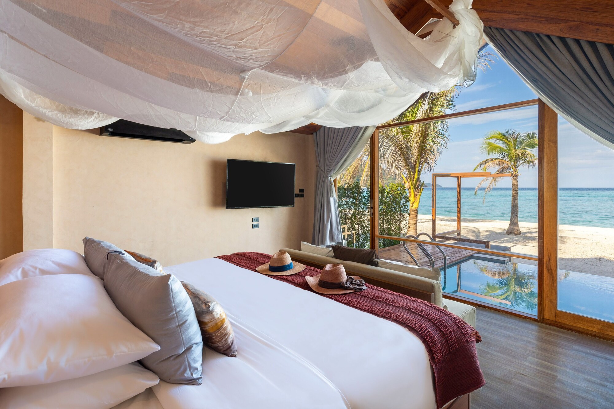 Pool, Sun, Villa, King Bed, Beach Front