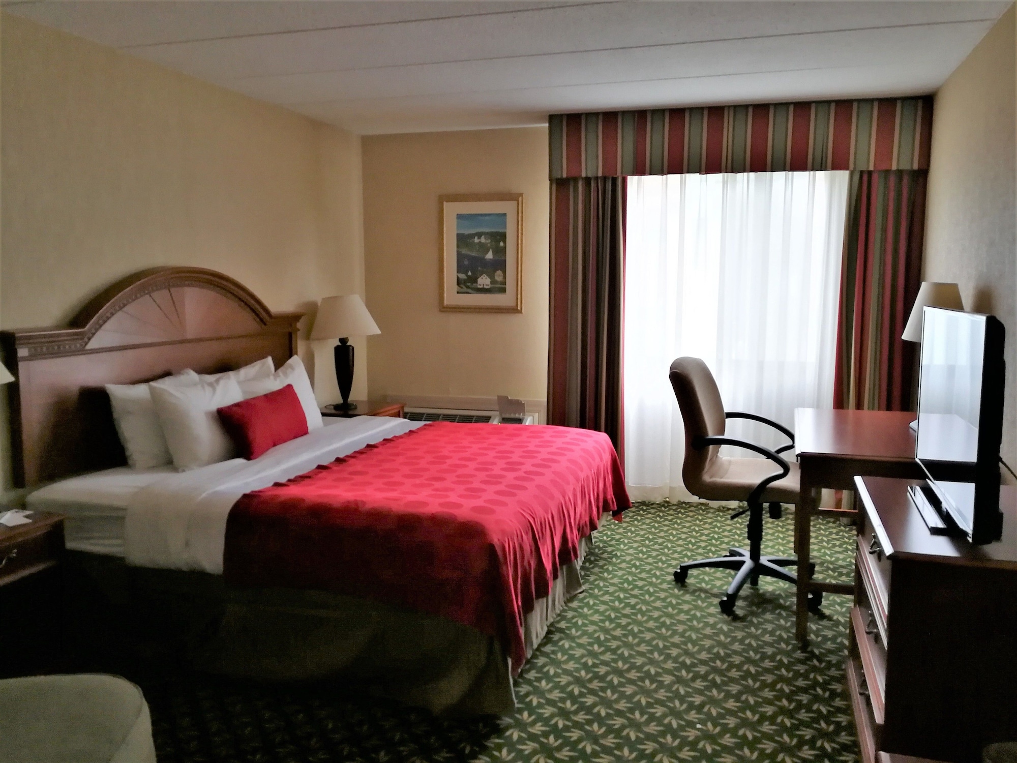 Suite, King Bed, Sofa, Jetted Tub