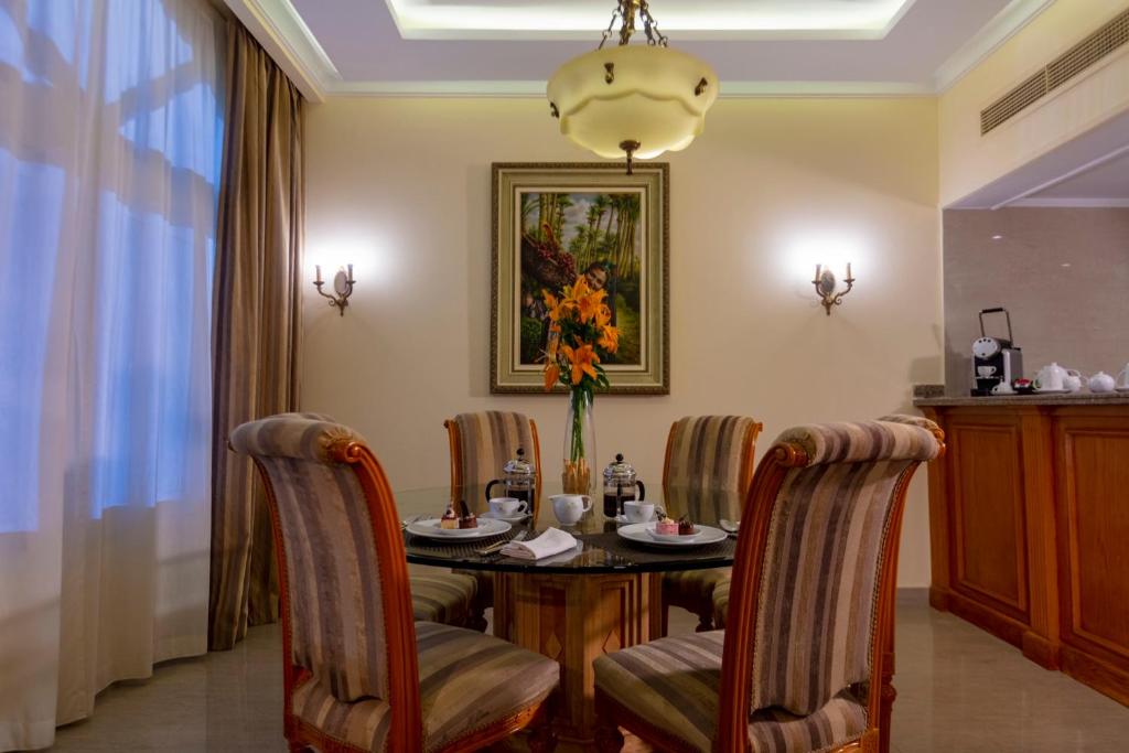 ROYAL SAVOY VILLAS 6/53