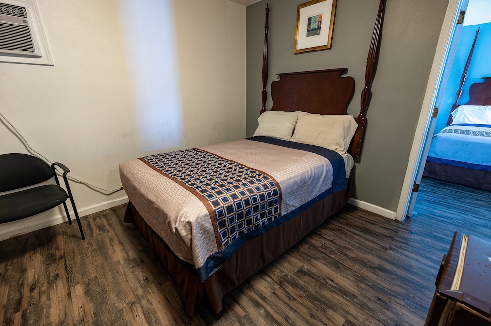 Americas Best Value Inn & Suites - Russellville 5/32