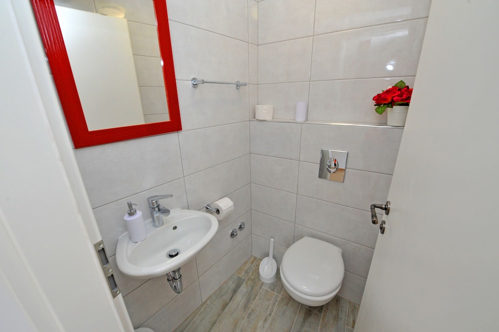 Nirvana Luxury Rooms 73/82