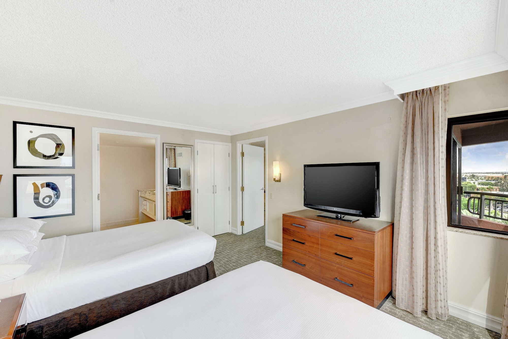 Suite, 2 Double Beds, Theme Park View, Balcony، Embassy Suites by Hilton Anaheim Orange 2/10