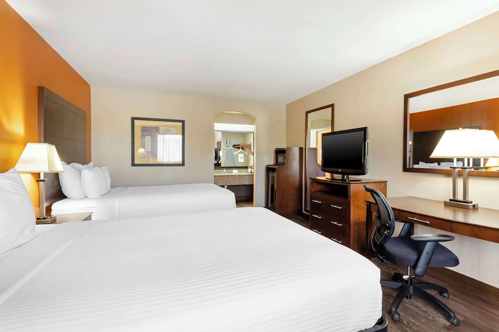 غرفة داخلية تنفيذية بسريرين كوين، Best Western Inn & Suites New Braunfels 2/7