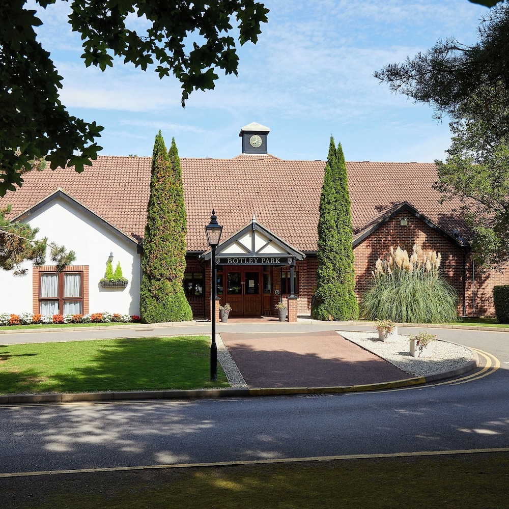 Macdonald Botley Park Hotel Spa 67/68