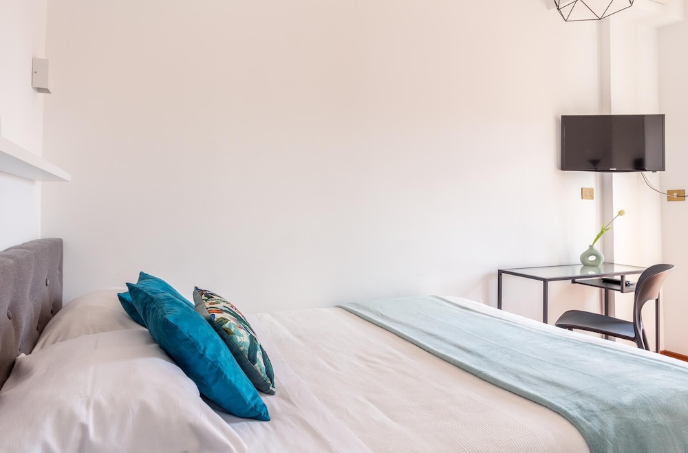 BASIC, DOUBLE BED, COURTYARD VIEW