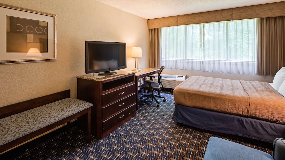 Best Western Plus Reading Inn & Suites 7/37