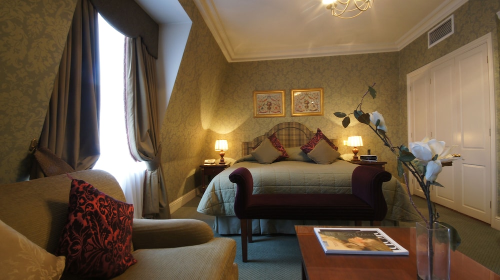 The Leonard Hotel 34/76