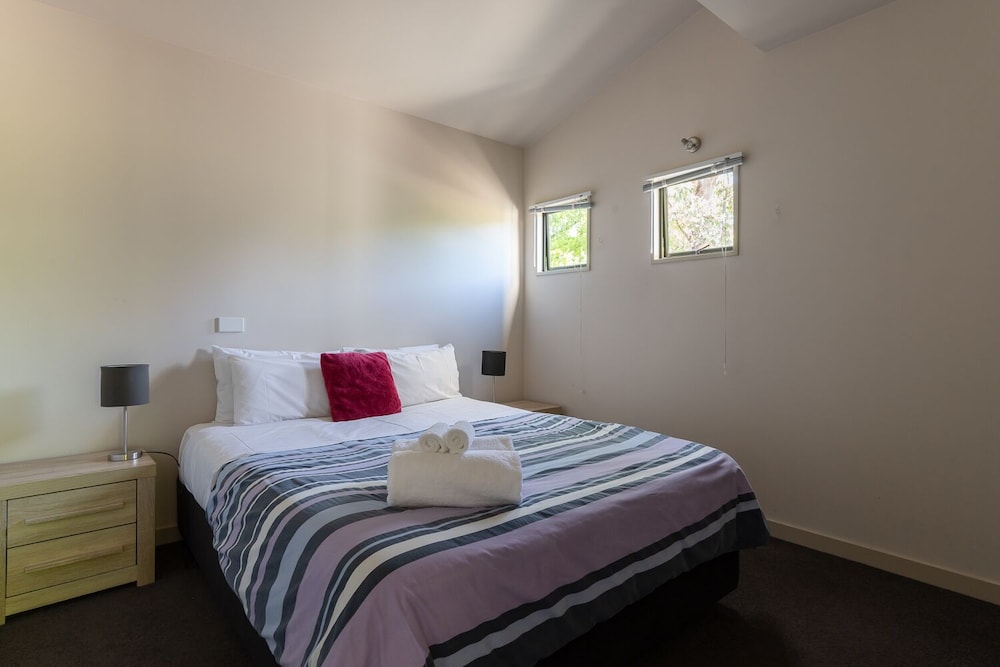 Stuarts Cottage 3/12