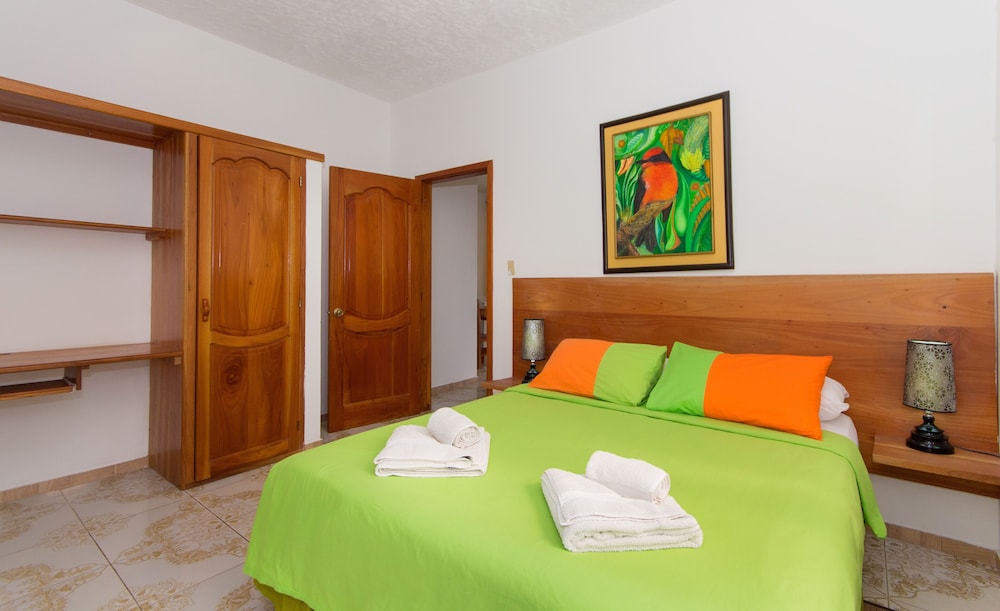 Twin Lodge Galapagos Hotel 13/68