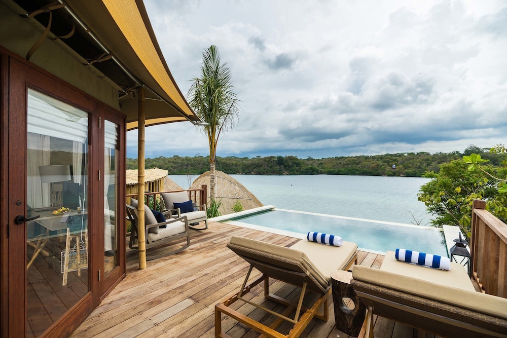 Menjangan Dynasty Resort 12/73