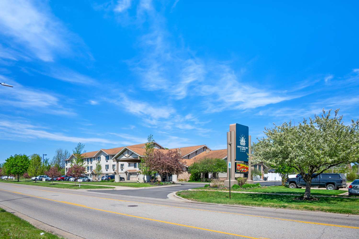 White Pines Inn & Suites of Holland 45/48