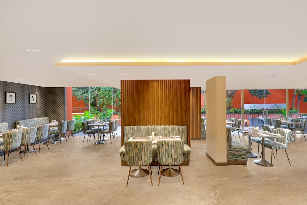 Royal Orchid Suites 45/58