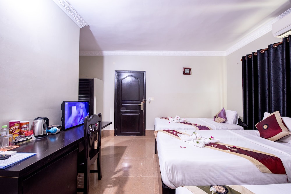 Central Night Hotel 9/50