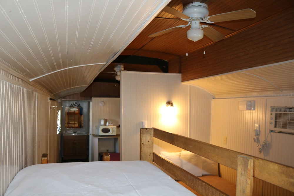 Red Caboose Motel 10/50