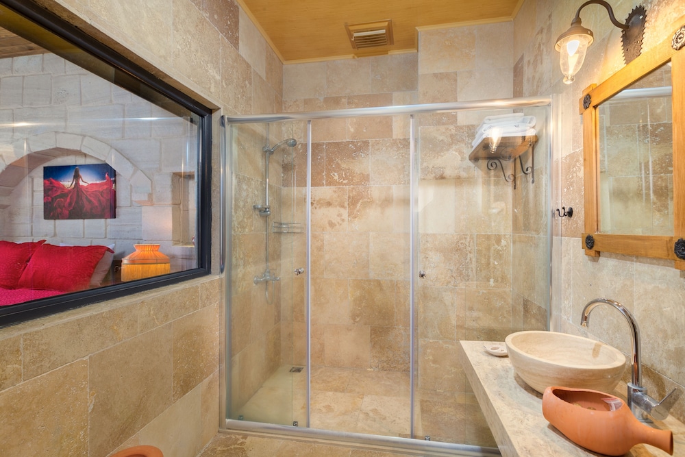 Megaron Cave Hotel 42/46