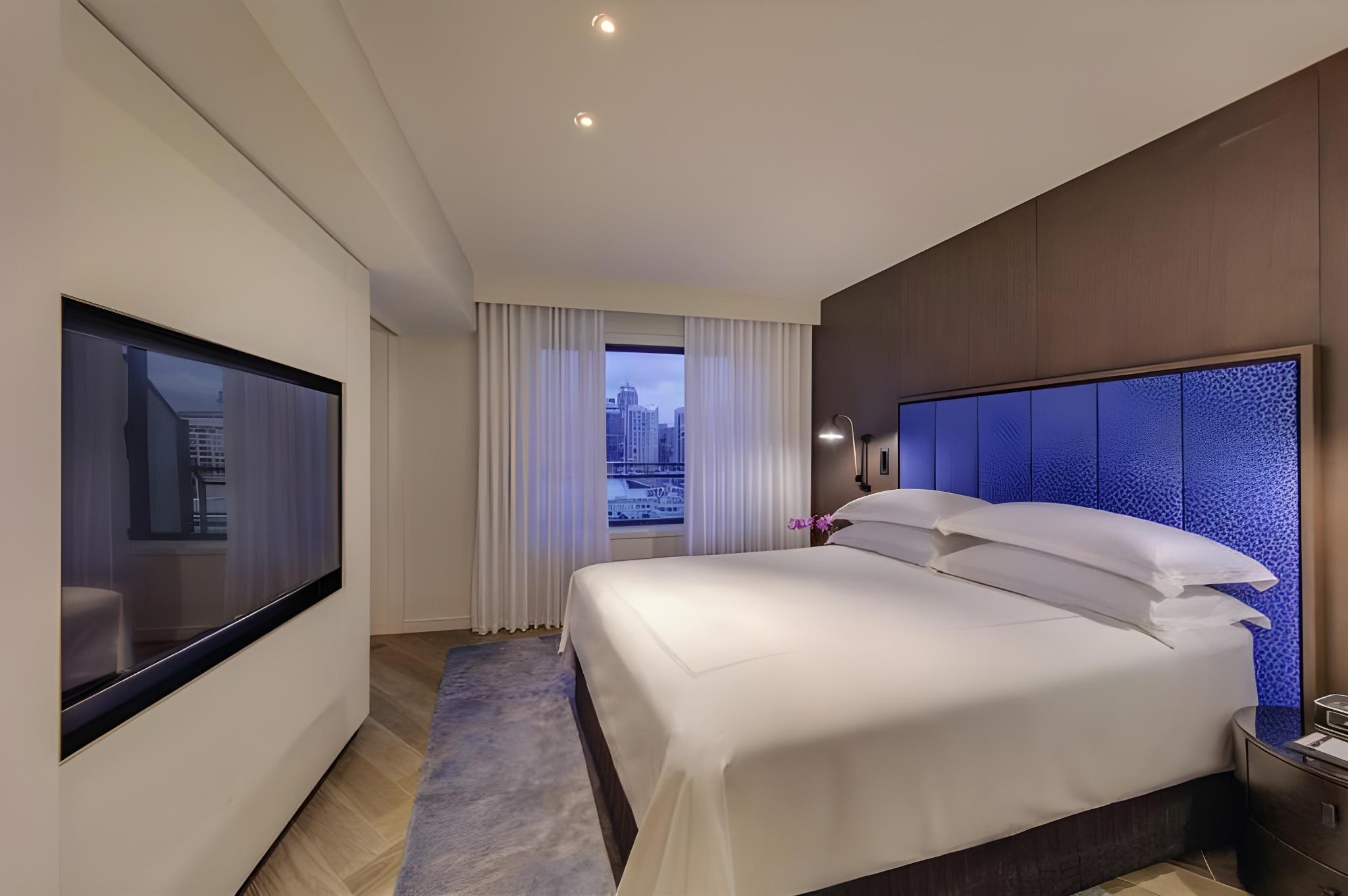2 Bedrooms, City, Suite