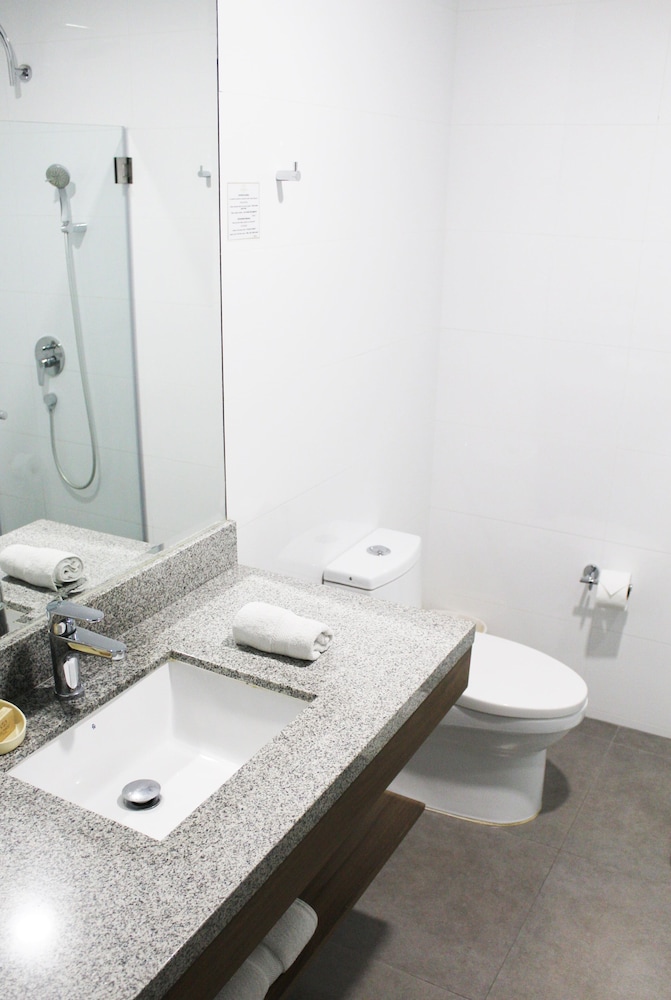 DEL PRADO HOTEL 46/48