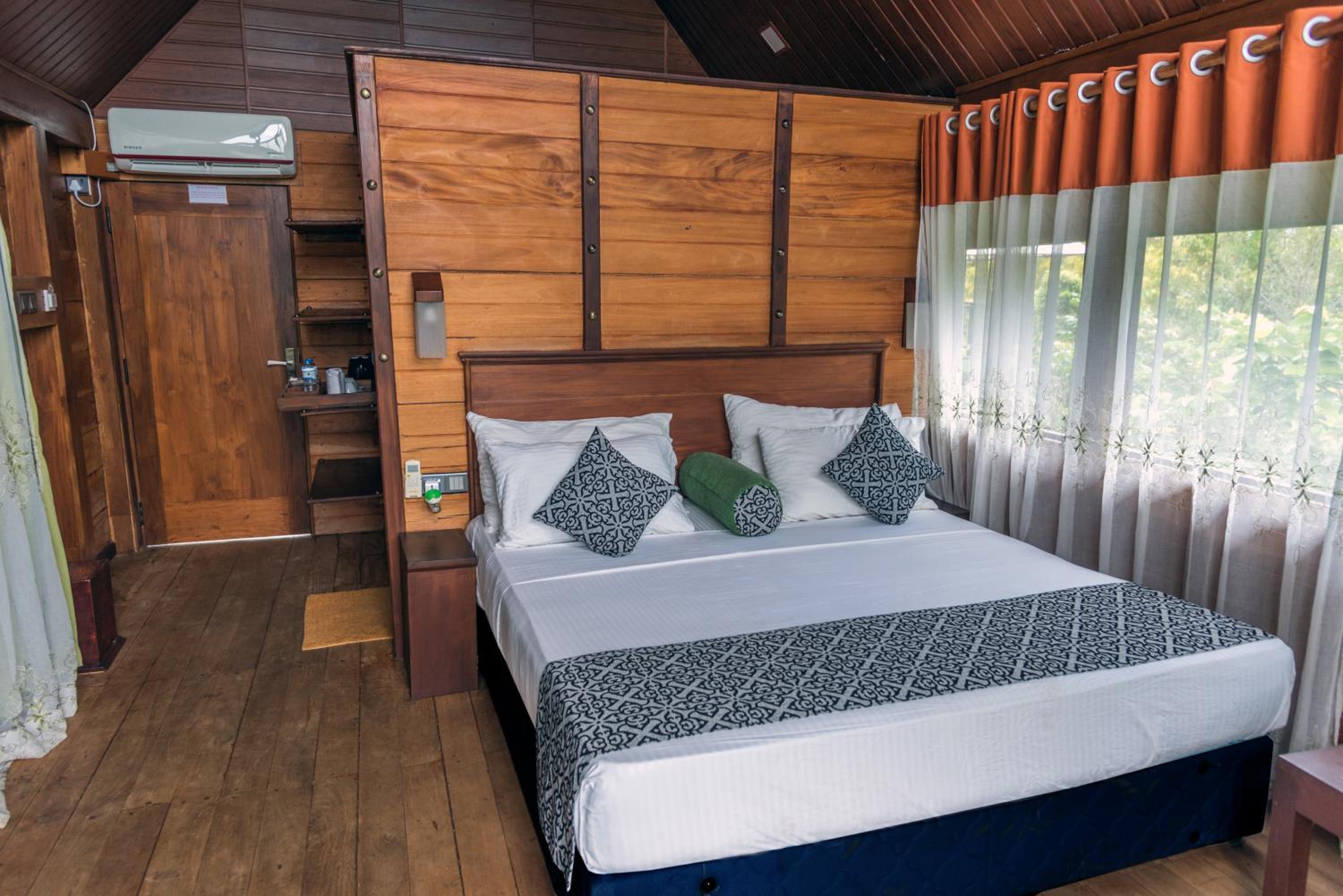 Room at Nice Place Bungalows, Kandalama