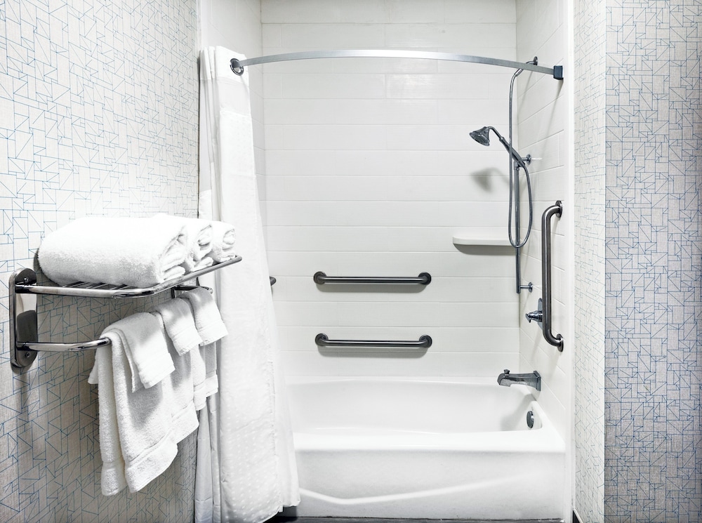 Holiday Inn Express Hotel Suites Orange 69/70