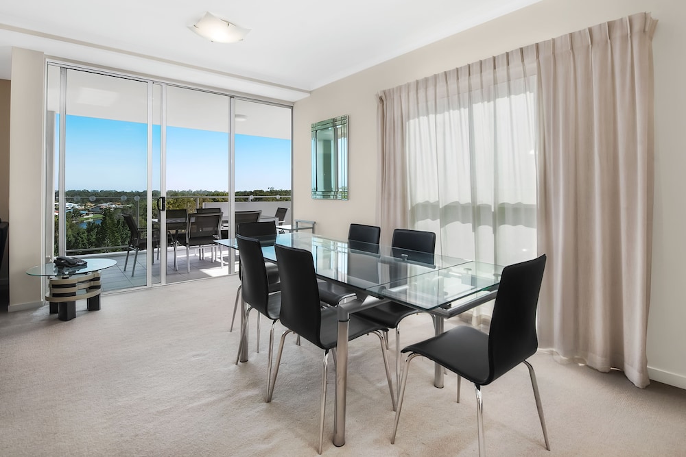 Pelican Waters Resort 44/68