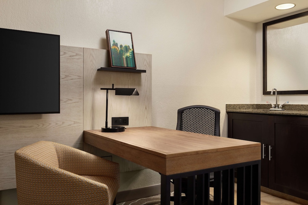 Embassy Suites by Hilton Phoenix Tempe 53/56