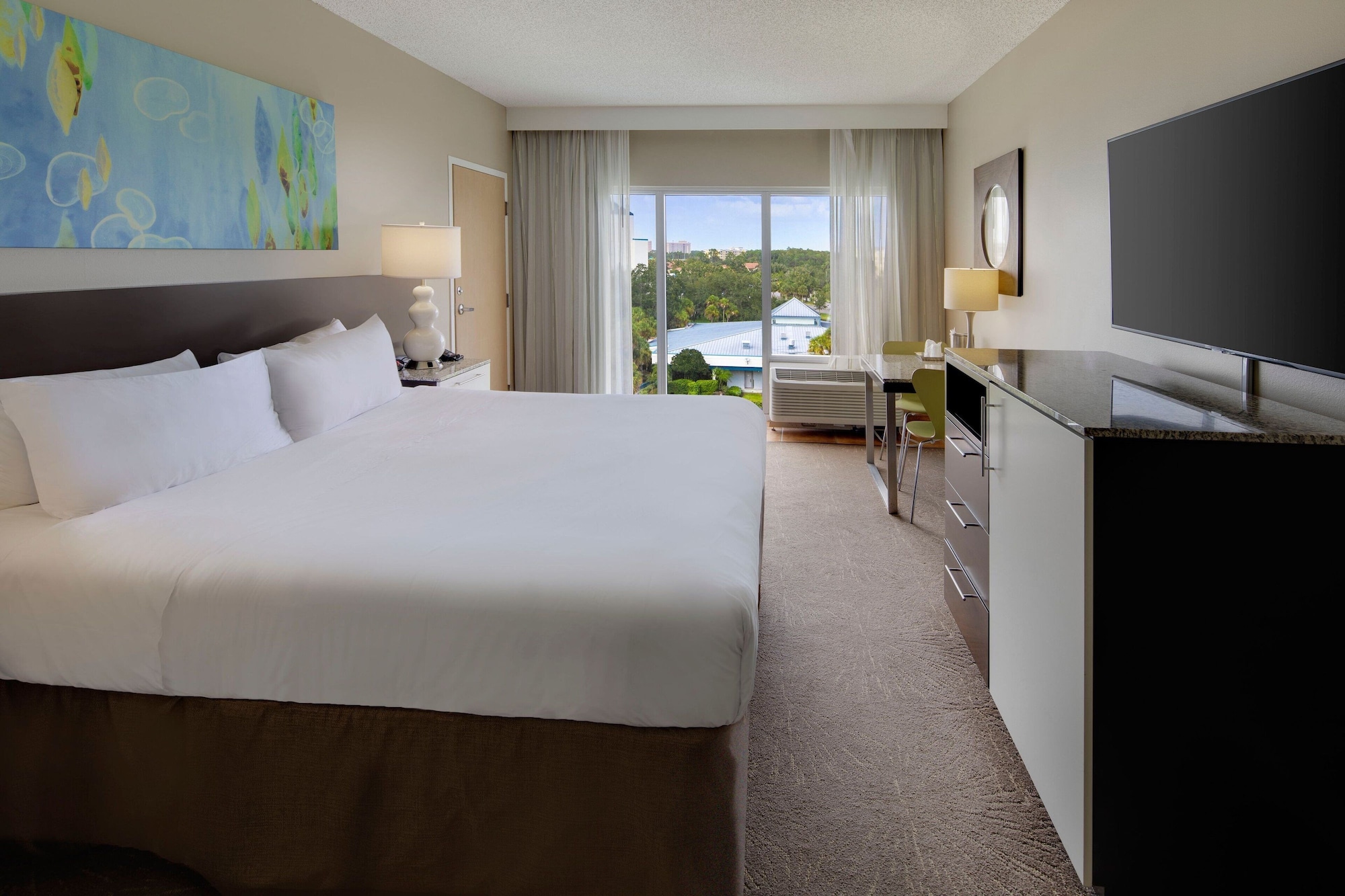 ROOM, KING BED, POOL VIEW